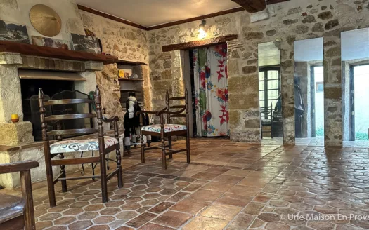 Maison de village ROQUEMAURE  (30)
